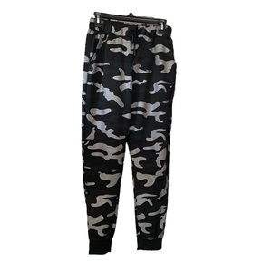 XS Jogger Size Girl 18/XL Black and White Camo Jogger
